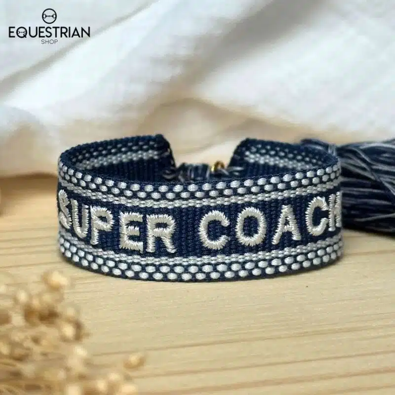 Bracelet Super Coach EQUESTRIAN SHOP bleu marine avec broderie blanche et finition pompon