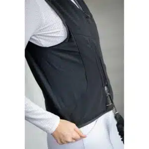 Coupe profil et tissu extensible Airlight Strass Profil du gilet airbag Airlight Strass montrant sa coupe et son tissu extensible