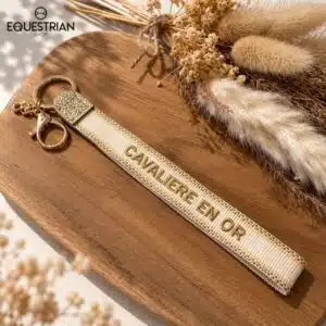 Porte-clé Cavalière en Or EQUESTRIAN SHOP beige en tissu brodé avec détails dorés